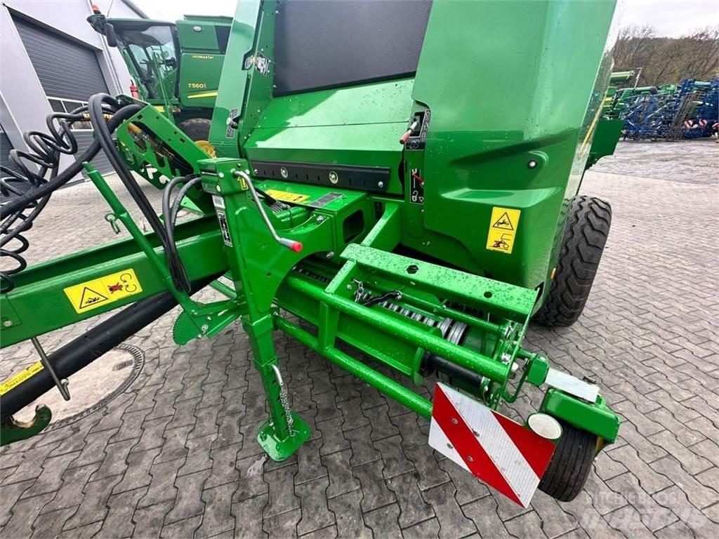 John Deere V461M Rundballenpressen