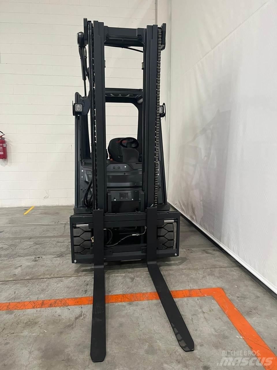 Linde E30-01 Elektrostapler
