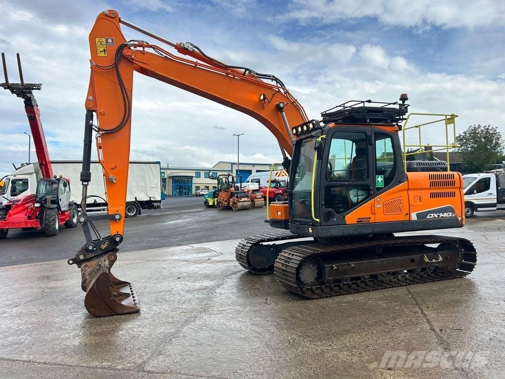 Doosan DX140 LC Raupenbagger