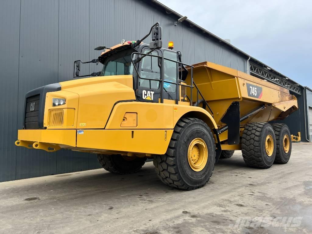 CAT 745 Dumper - Knickgelenk