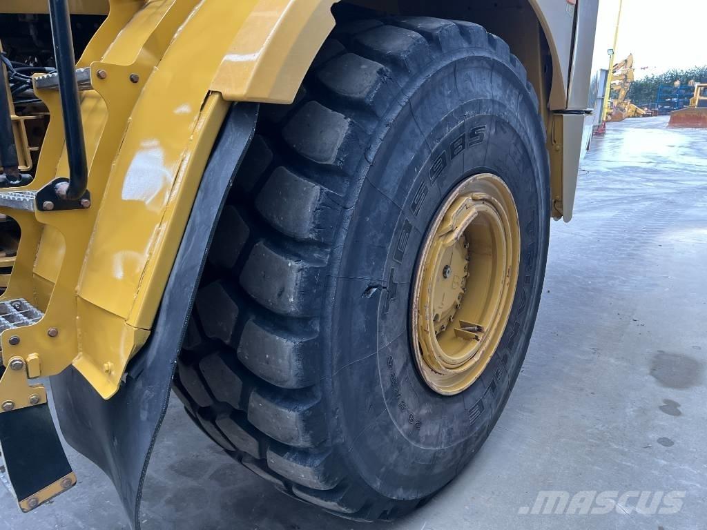 CAT 745 Dumper - Knickgelenk