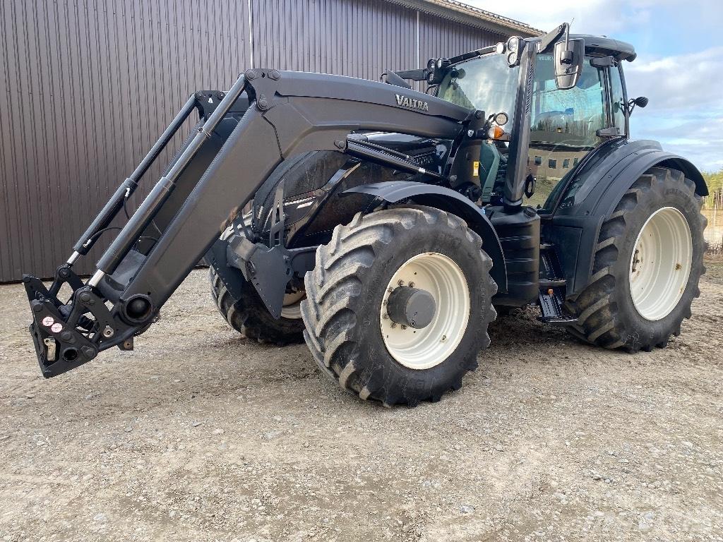 Valtra T 254 V Traktoren