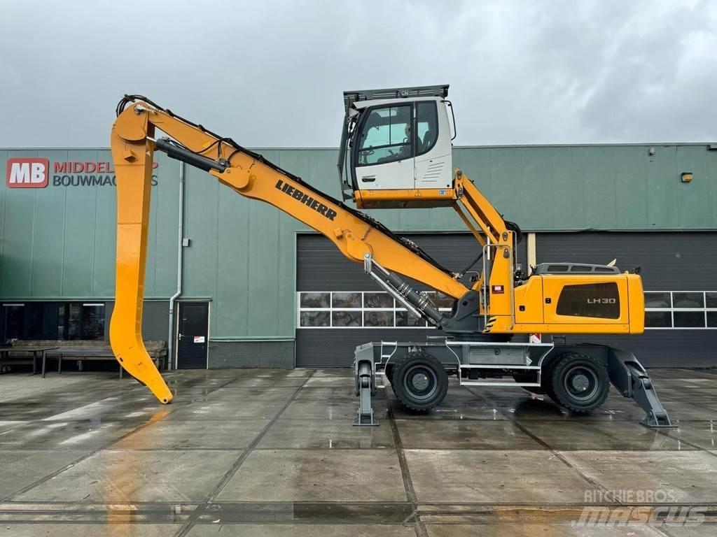 Liebherr LH 30 M Materialumschlag