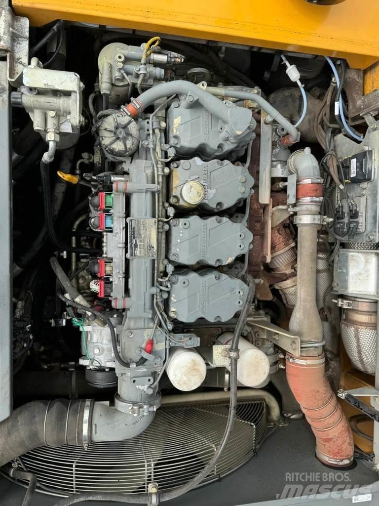 Liebherr LH 30 M Materialumschlag