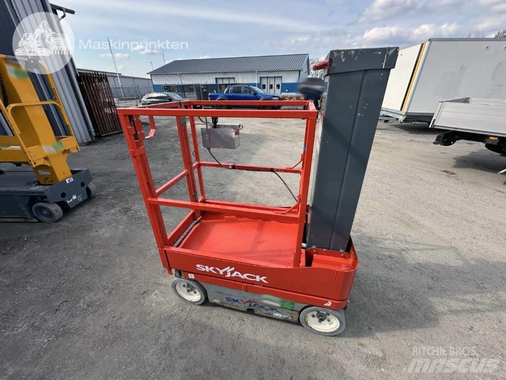 SkyJack SJ 12 Personenaufzüge