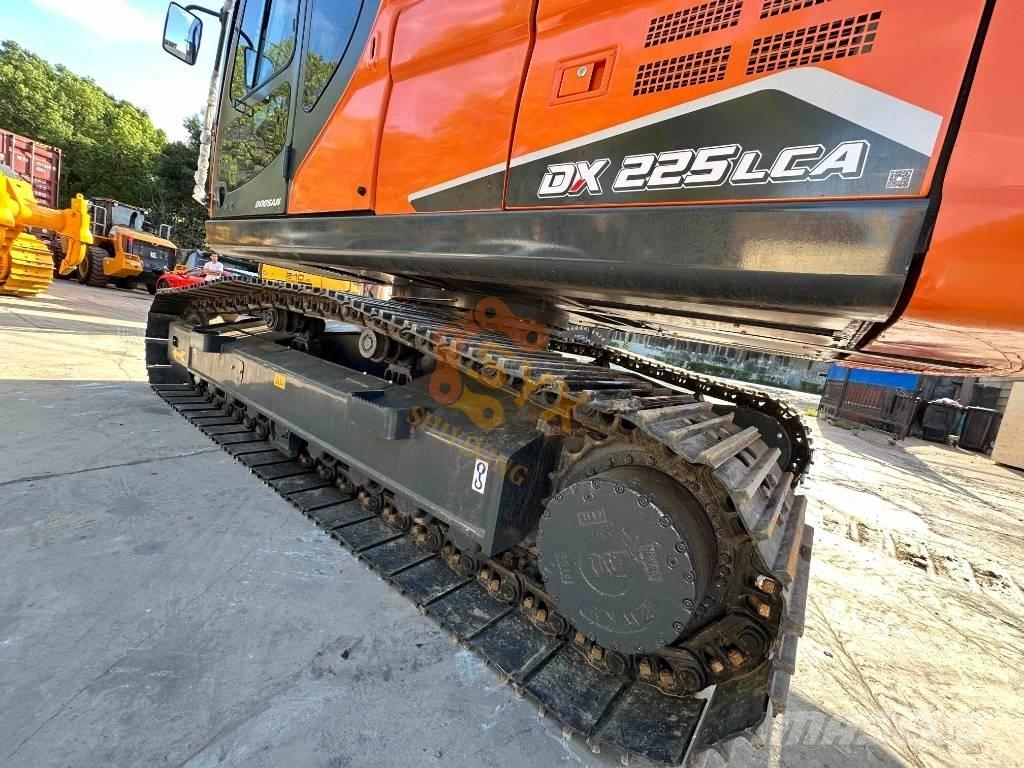 Doosan DX 225 LCA Raupenbagger