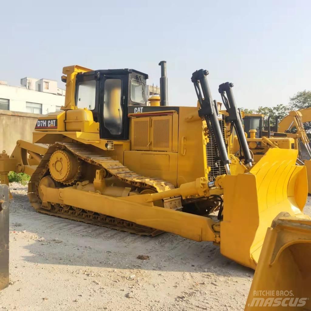 CAT D7H Bulldozer