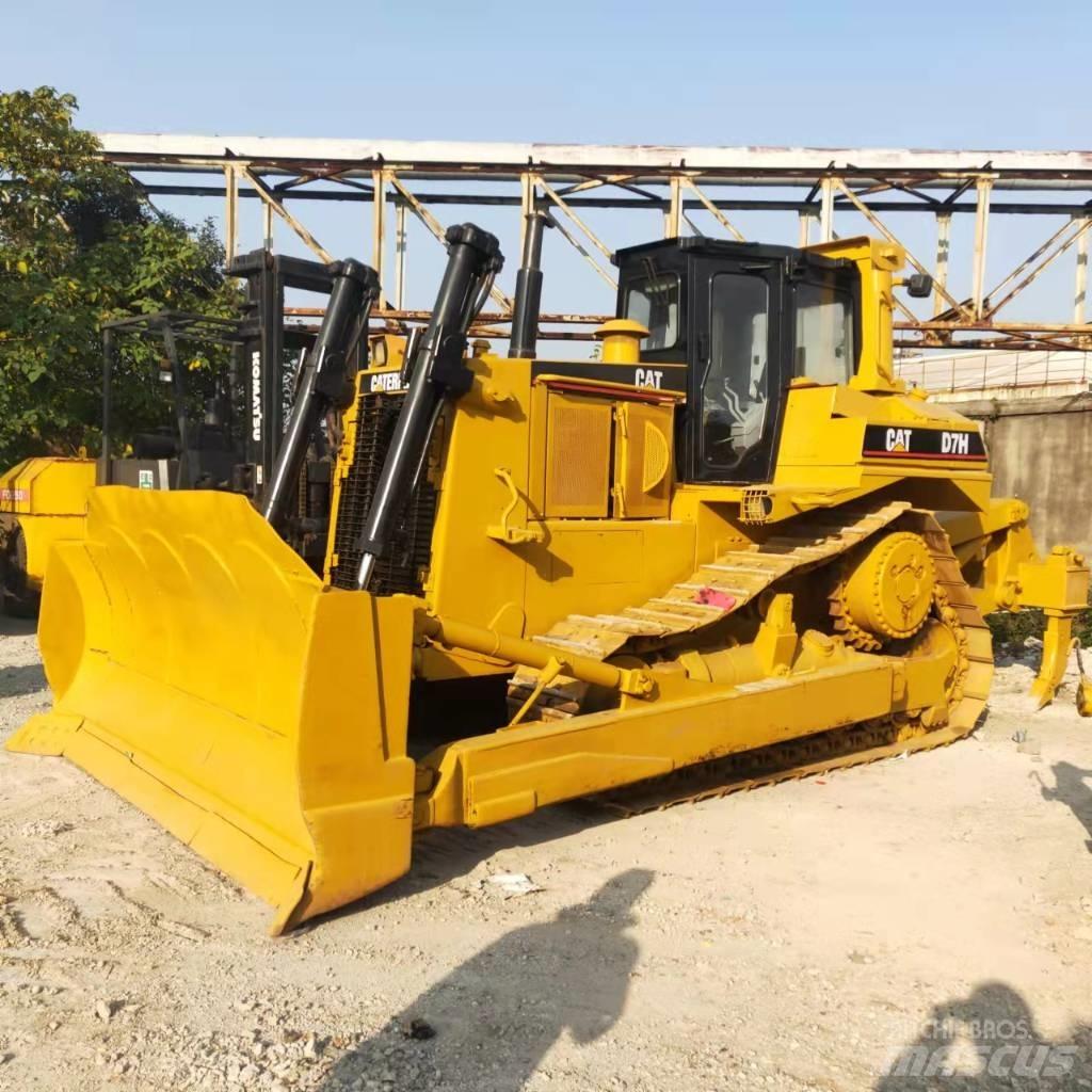 CAT D7H Bulldozer