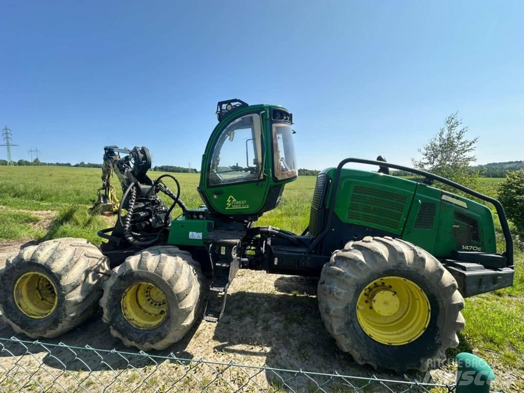 John Deere 1470 E Harvester