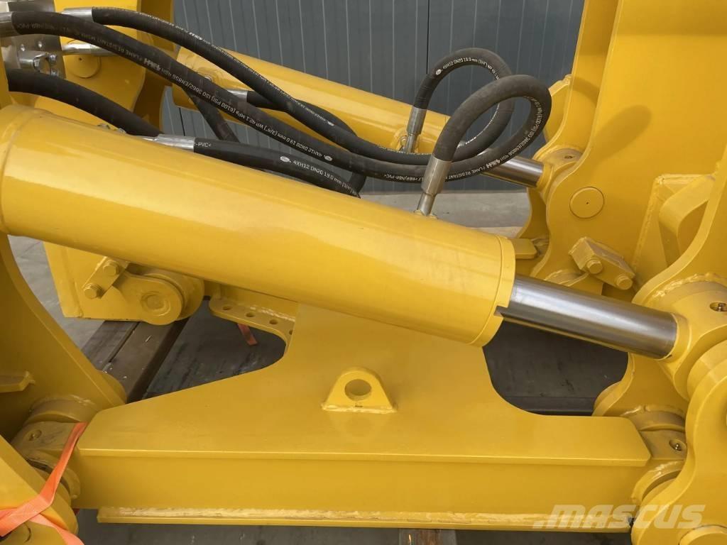 Komatsu D85 Aufreisser