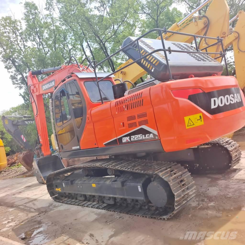 Doosan DX 225 LCA Raupenbagger