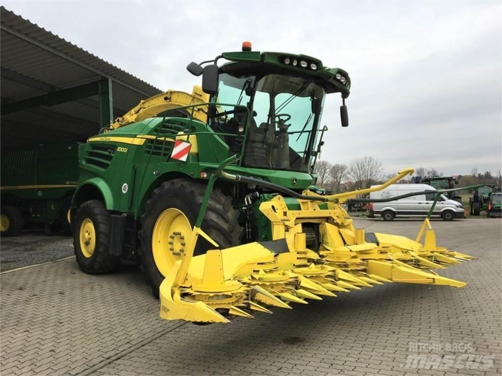 John Deere 8300i Selbstfahrende Häcksler