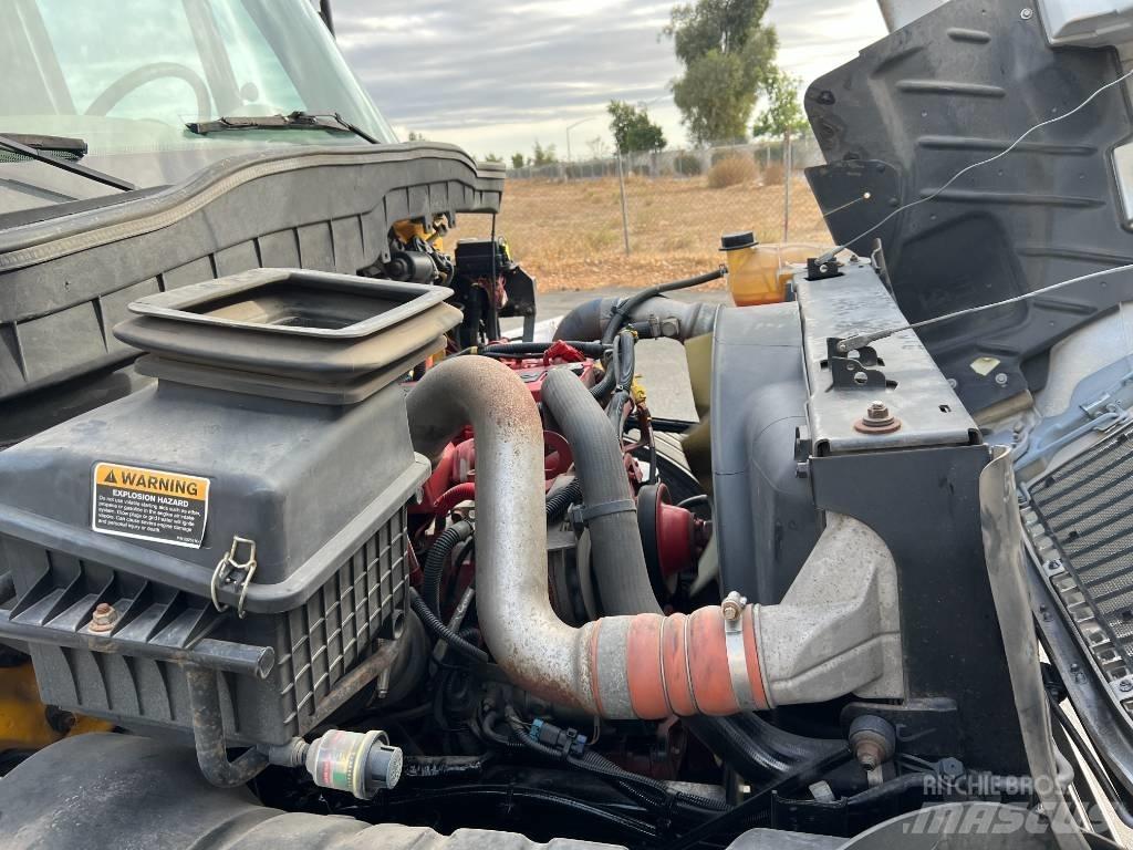 International 4300 Pritschenwagen/Pritschenwagen mit Seitenklappe