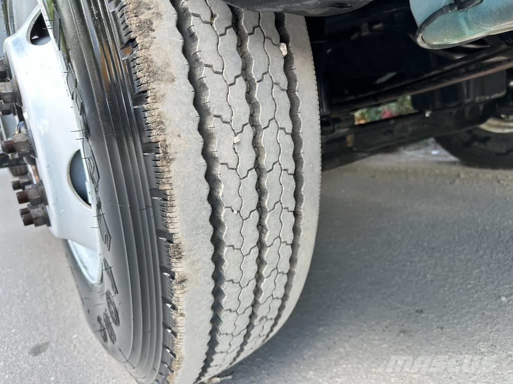 International 4300 Saug- und Druckwagen