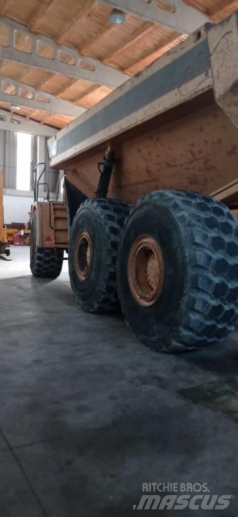 CAT 740 Dumper - Knickgelenk