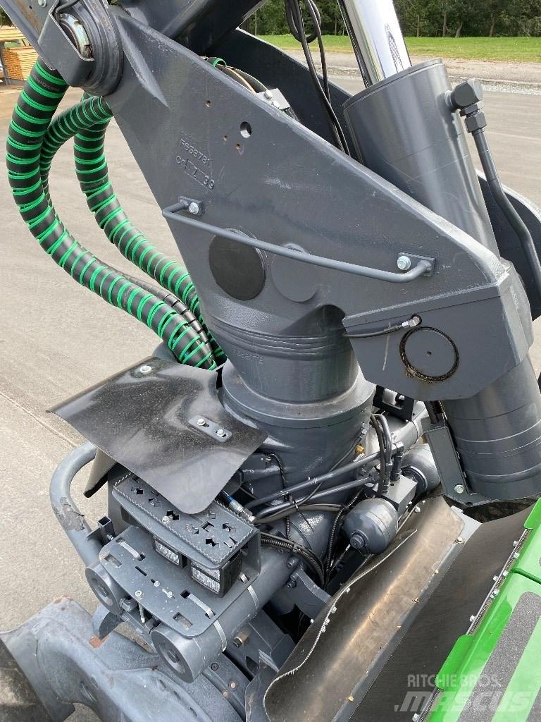 John Deere 1270 G Harvester