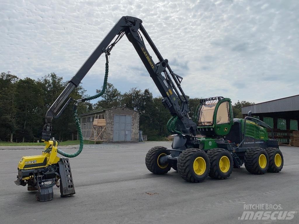John Deere 1270 G Harvester