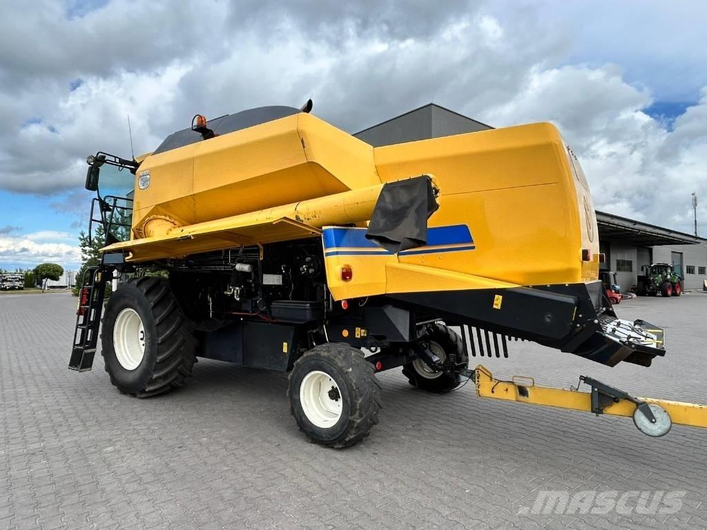 New Holland TC 5.80 Mähdrescher