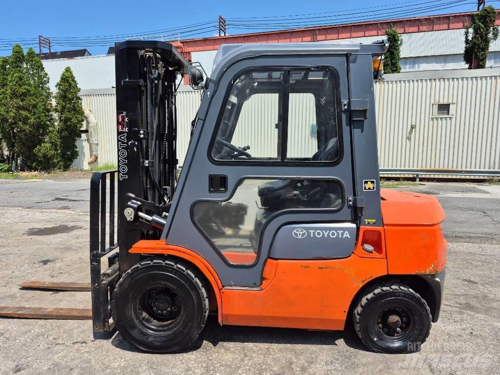 Toyota 7 FGU 25 Andere Gabelstapler