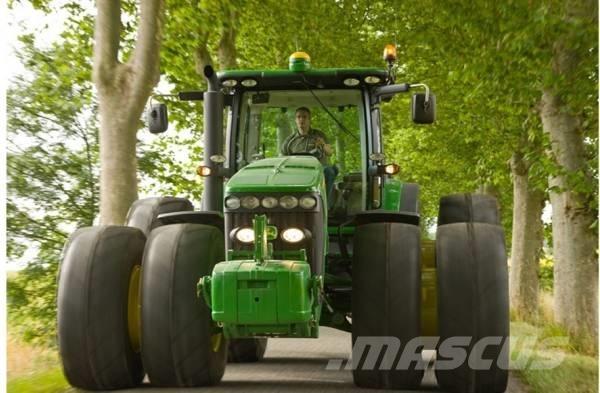 John Deere JD8270 Traktoren