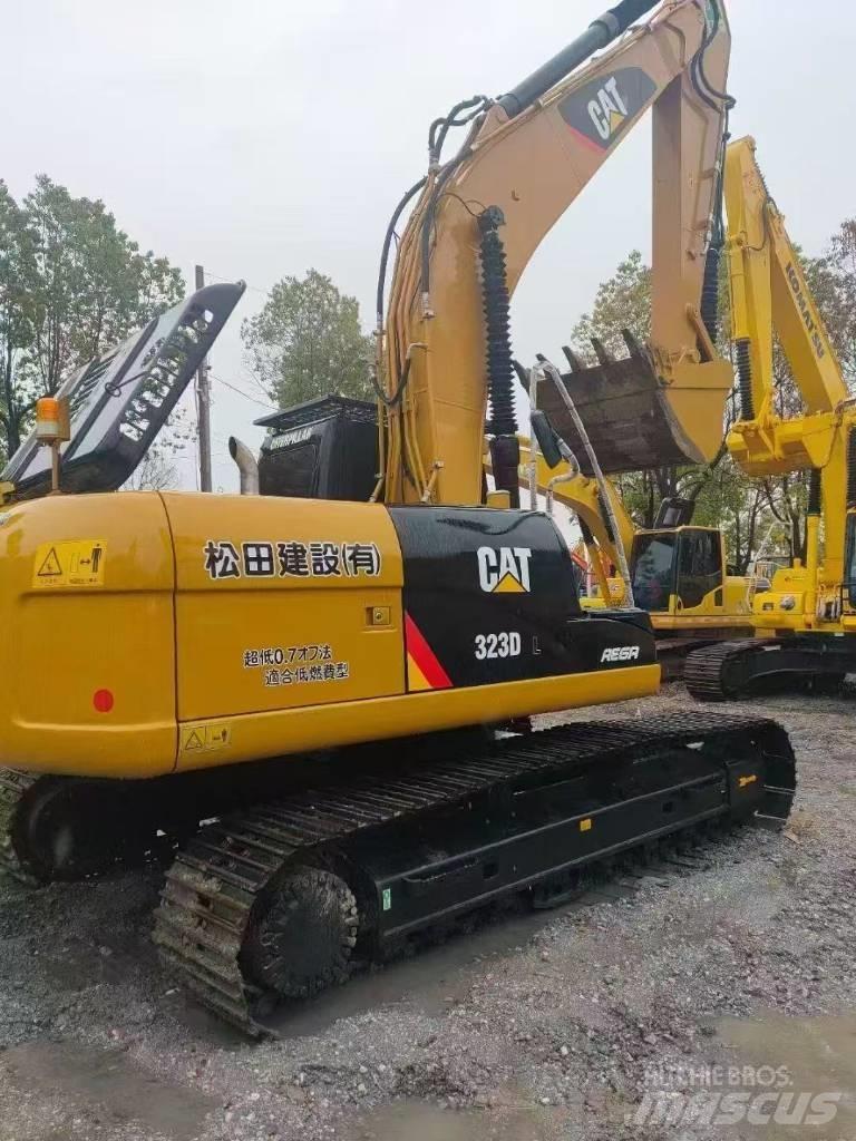 CAT 323D2 Raupenbagger