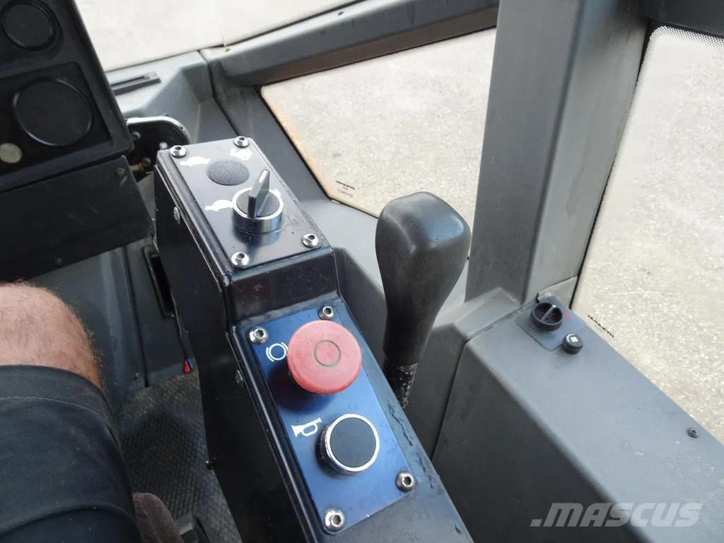 Dynapac CA152D Gummiradwalzen