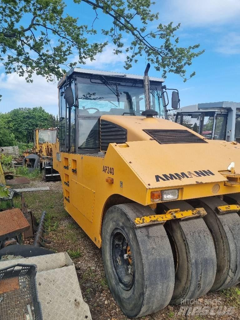 Ammann AP 240 Gummiradwalzen