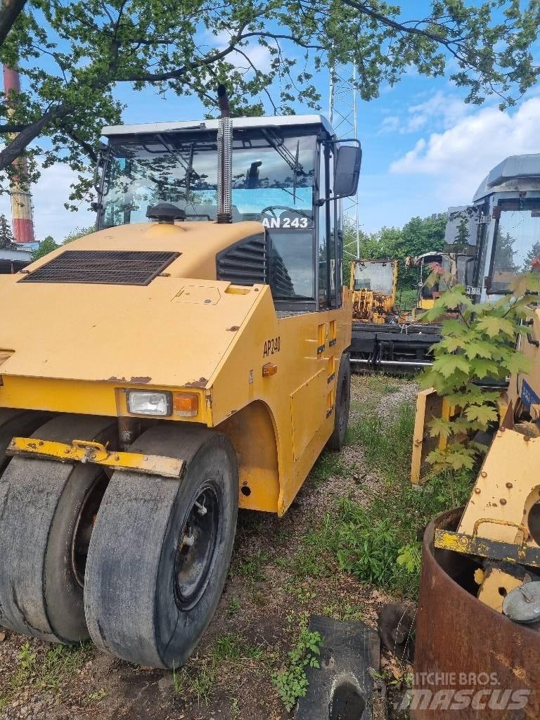 Ammann AP 240 Gummiradwalzen