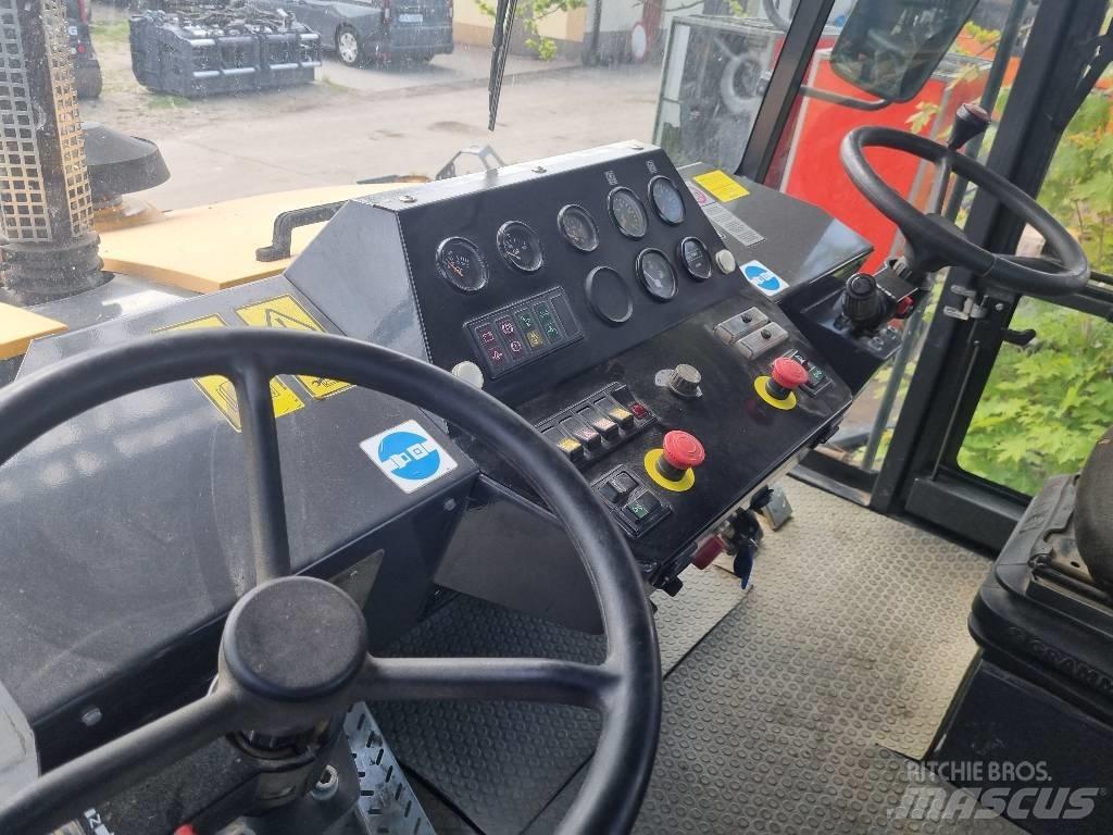 Ammann AP 240 Gummiradwalzen