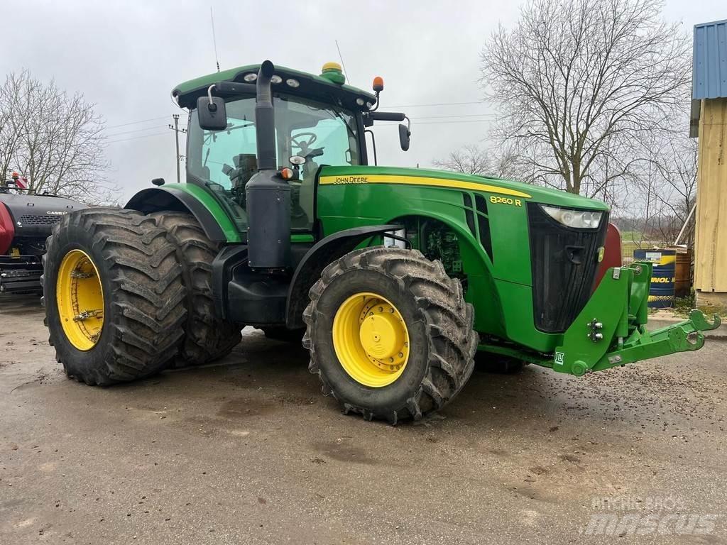John Deere 8260R Traktoren
