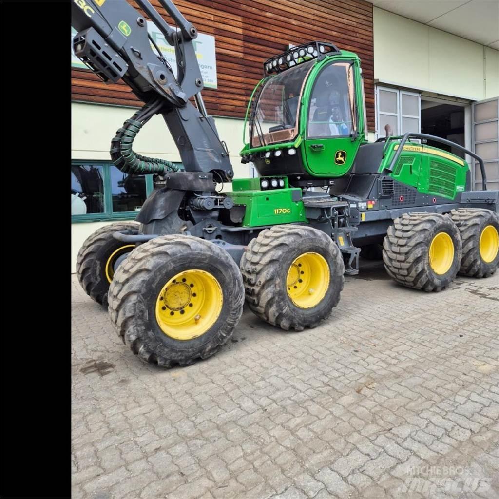 John Deere 1170 G Harvester