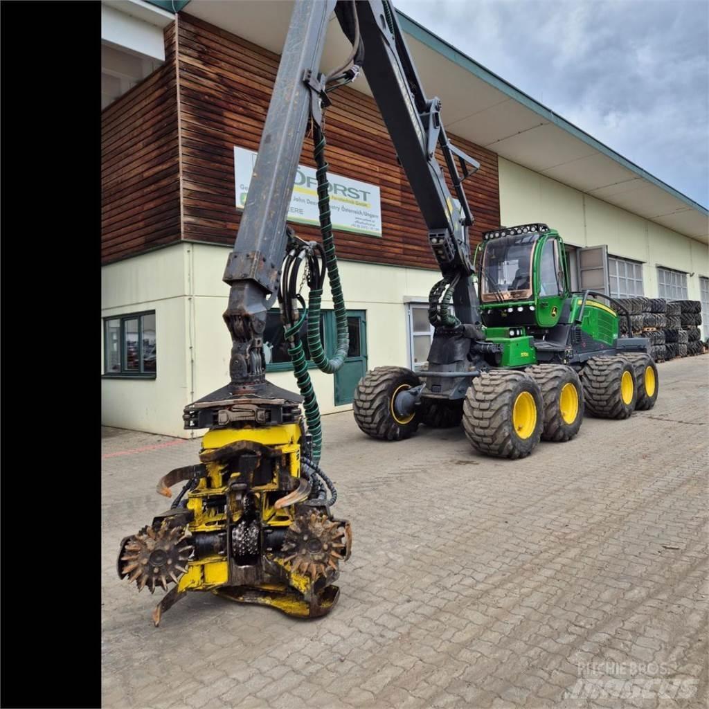 John Deere 1170 G Harvester