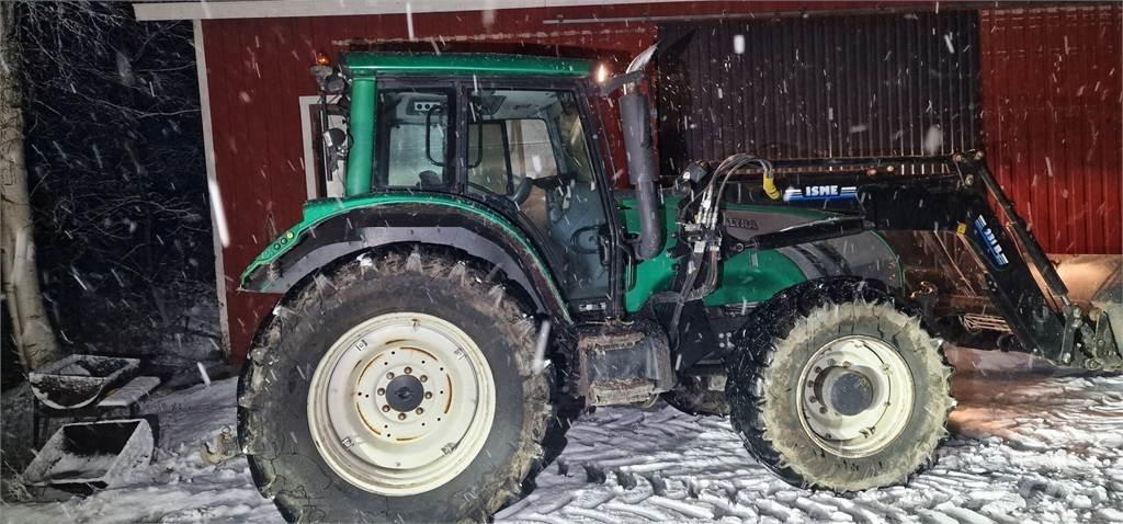 Valtra T182 Traktoren