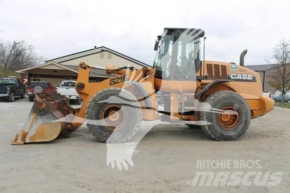 CASE 821E Radlader