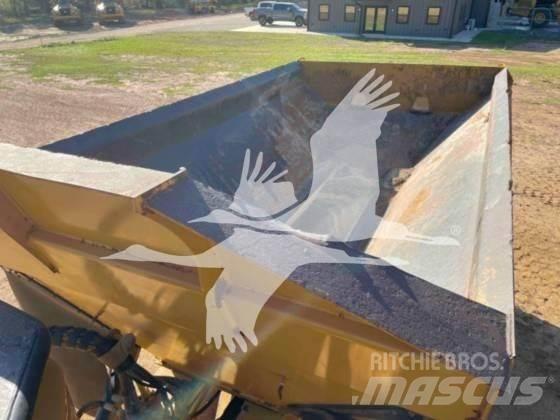 CAT 725C2 Dumper - Knickgelenk