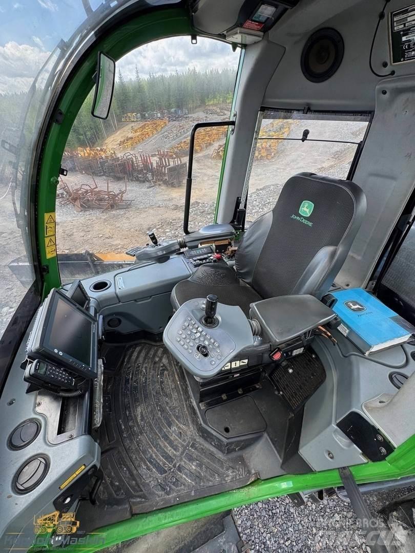 John Deere 1470E Harvester
