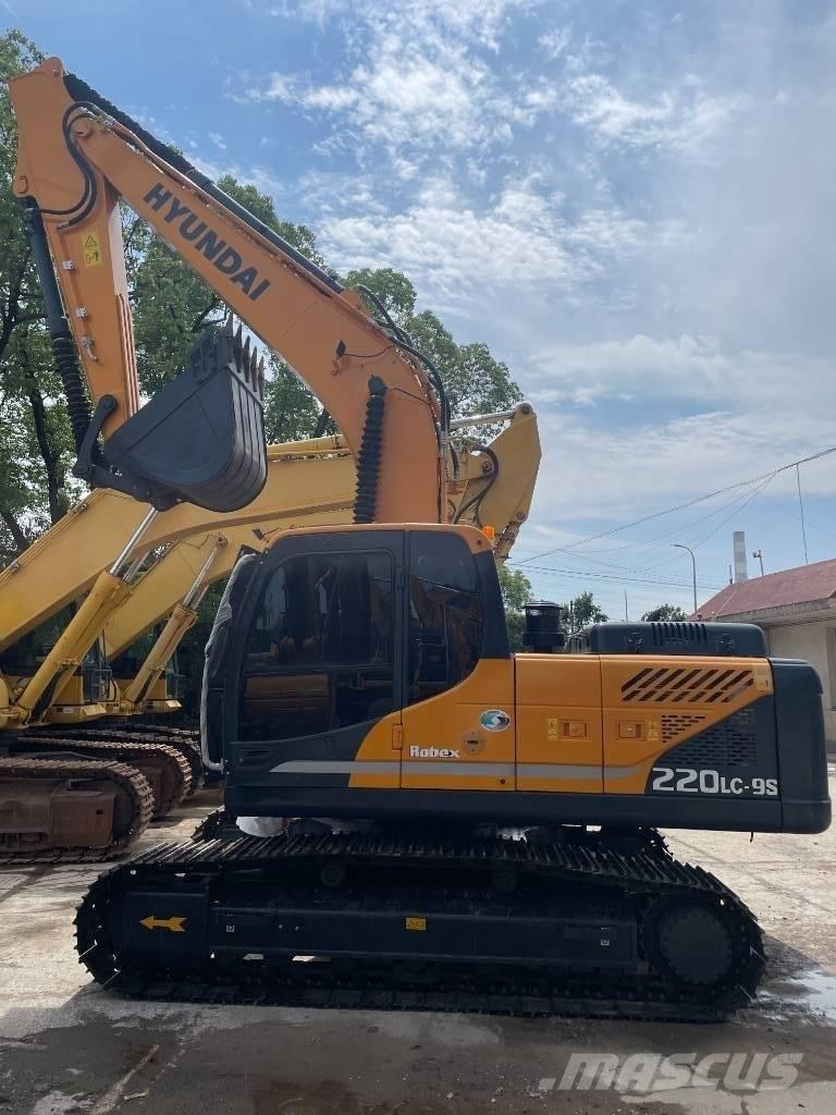 Hyundai 220LC-9S Raupenbagger