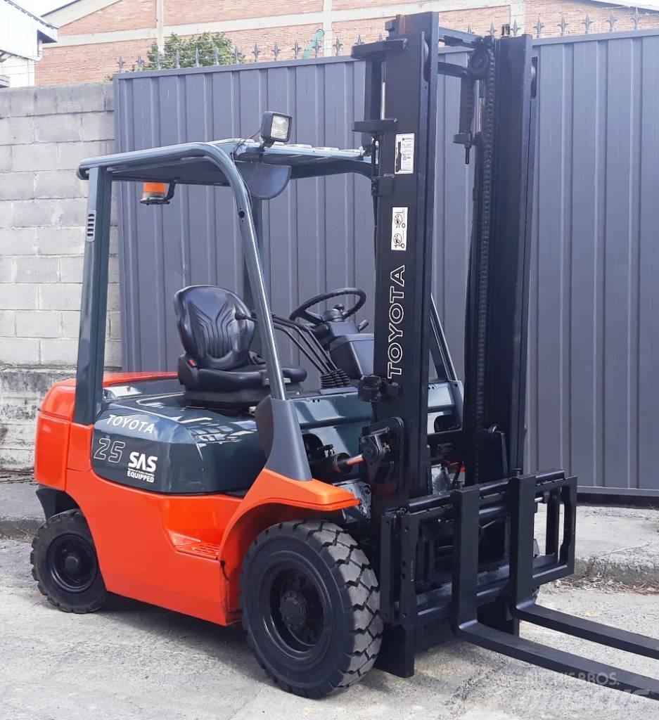 Toyota 02 7 FDF 25 Dieselstapler
