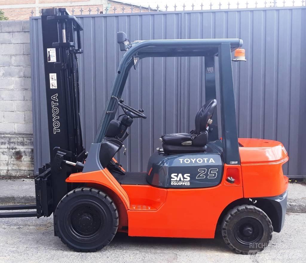 Toyota 02 7 FDF 25 Dieselstapler