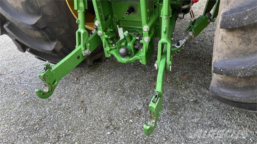 John Deere 6R215 Traktoren