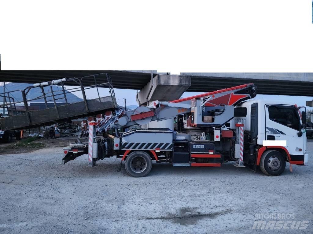 Novas 300 LKW-Arbeitsbühnen