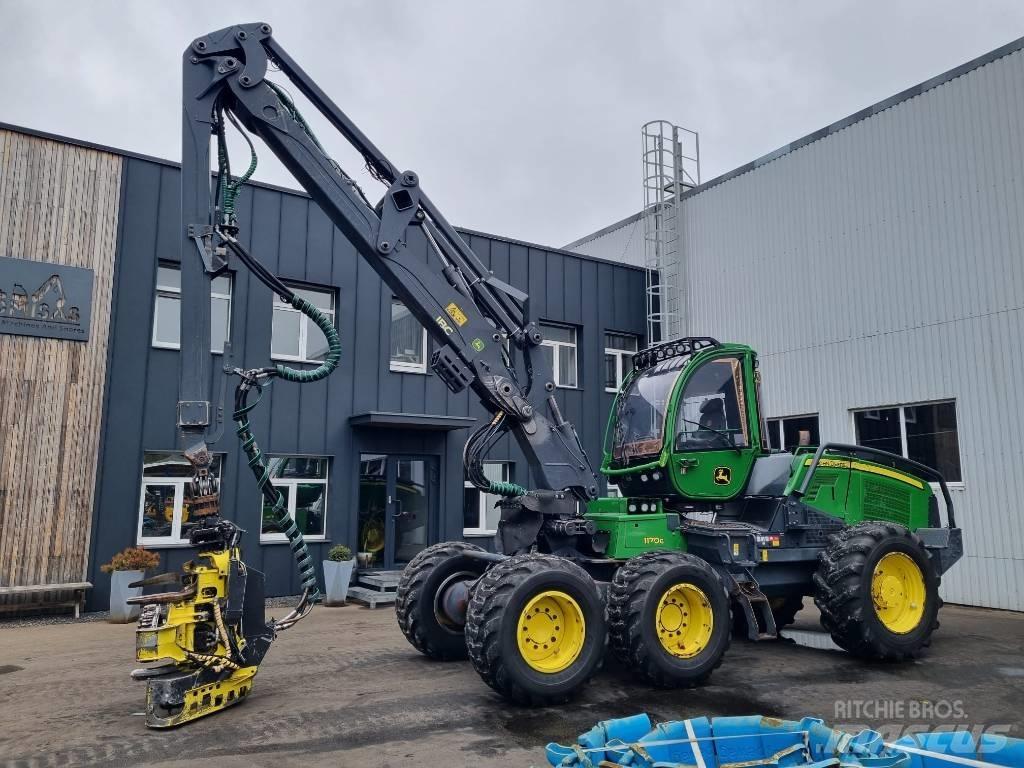 John Deere 1170 G Harvester