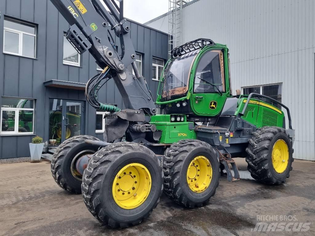 John Deere 1170 G Harvester