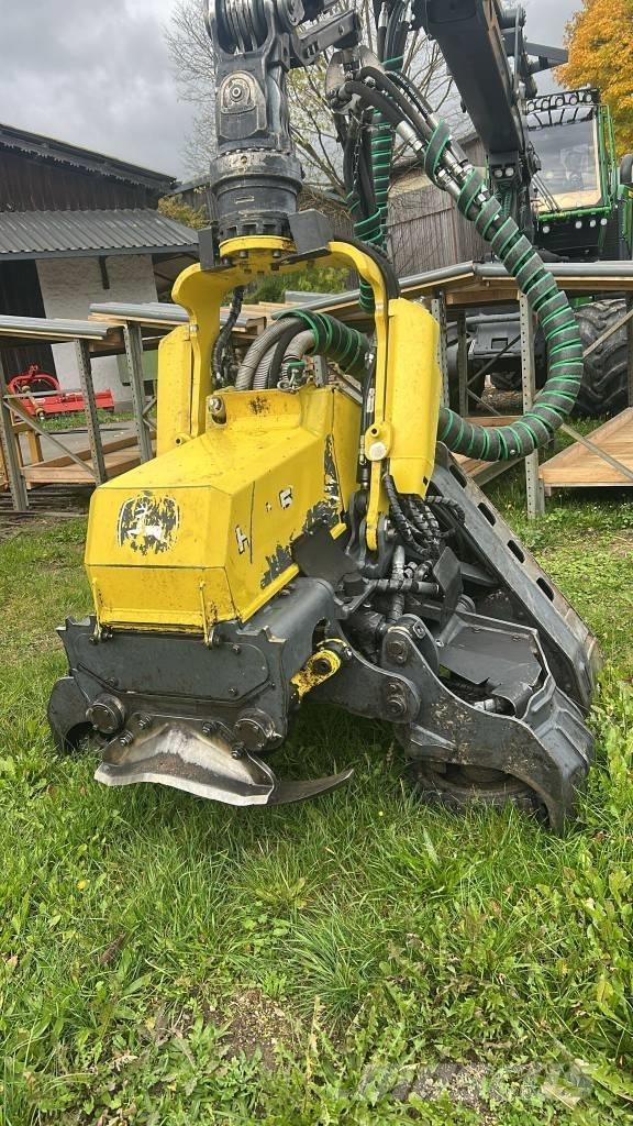 John Deere 1270 G Harvester