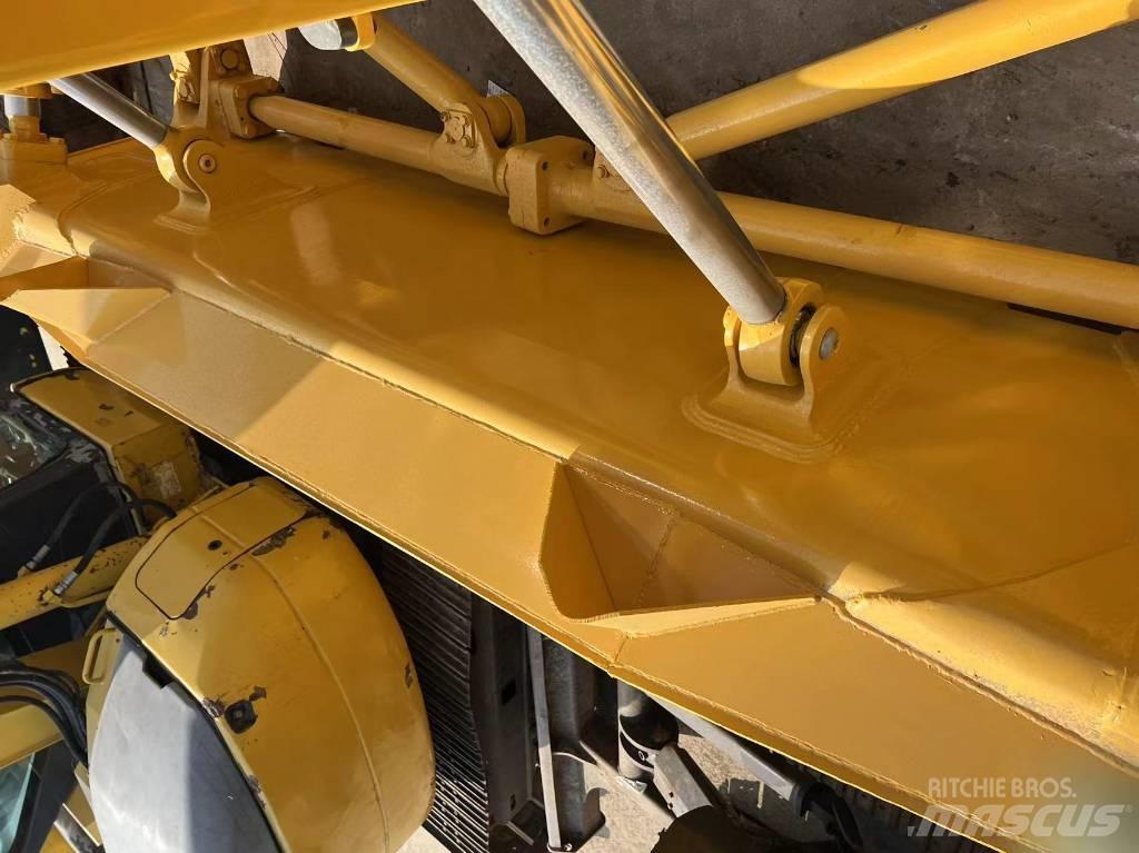 Shantui SD 22 Bulldozer