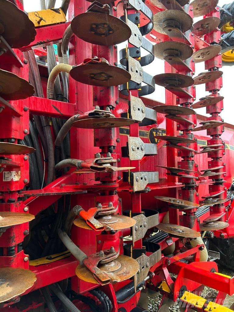 Väderstad Rapid800 Drillmaschinenkombination