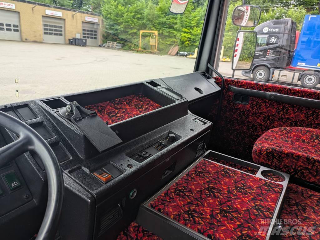 Volvo F 10 Pritschenwagen/Pritschenwagen mit Seitenklappe