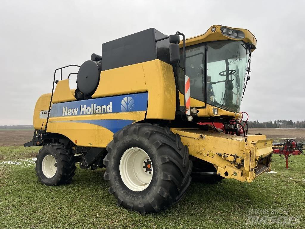 New Holland CSX 7070 Mähdrescher