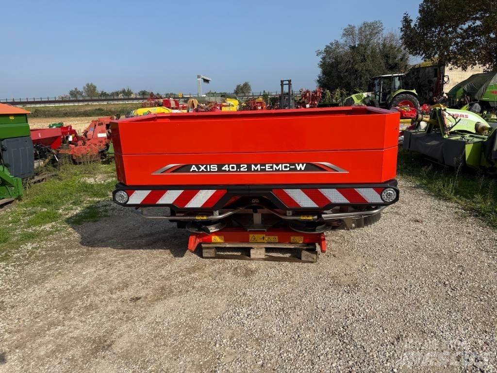 Kuhn AXIS 40.2 Düngemittel-Sprüher