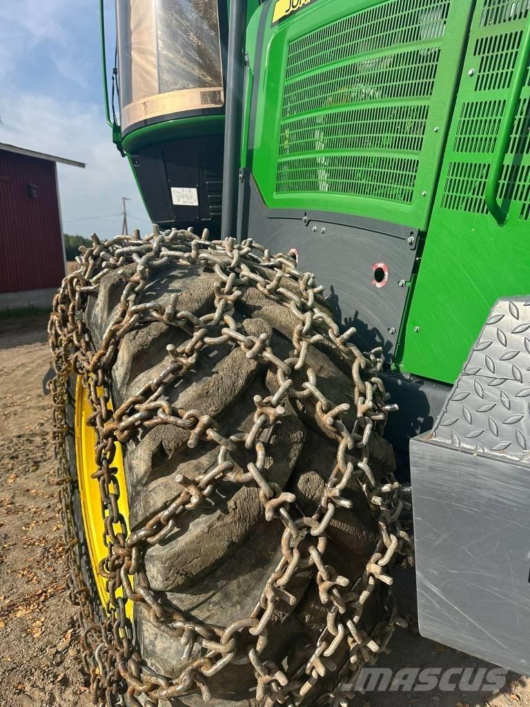 John Deere 1270 G Harvester